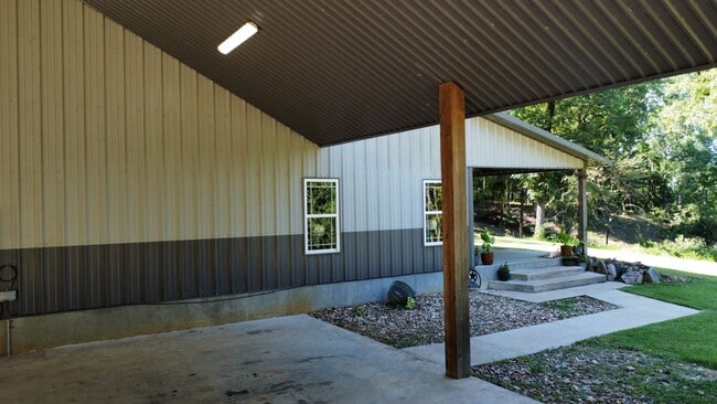Building Photo - 1049 County Rd