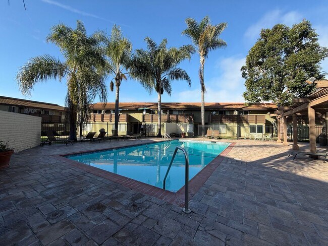 Building Photo - Charming 2-Bed/2-Bath Condo in Gated Forest Glen Community