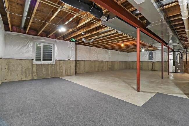 Building Photo - 643 Seneca St