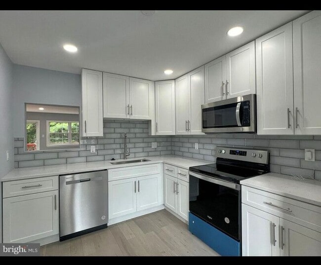 Building Photo - 43 Wellspring Cir