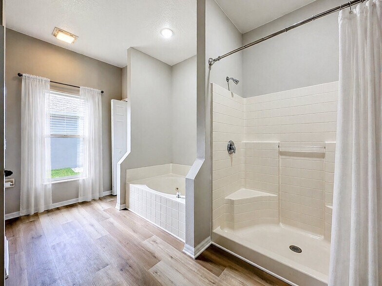 Building Photo - 57 Renshaw Dr