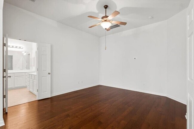 Building Photo - 2127 Clear Lake Pl
