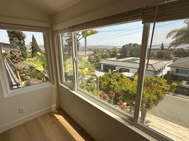 Building Photo - 2318 Geranium St