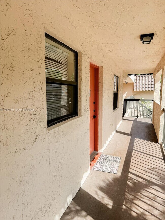 Building Photo - 841 NE 207th Ln