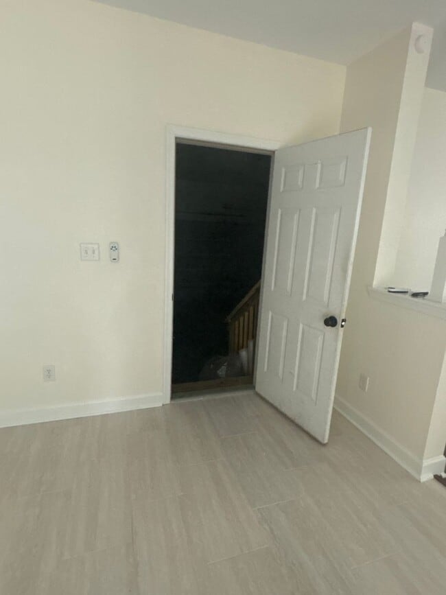Building Photo - Spacious 4-Bedroom Home Near Base – No Tun...