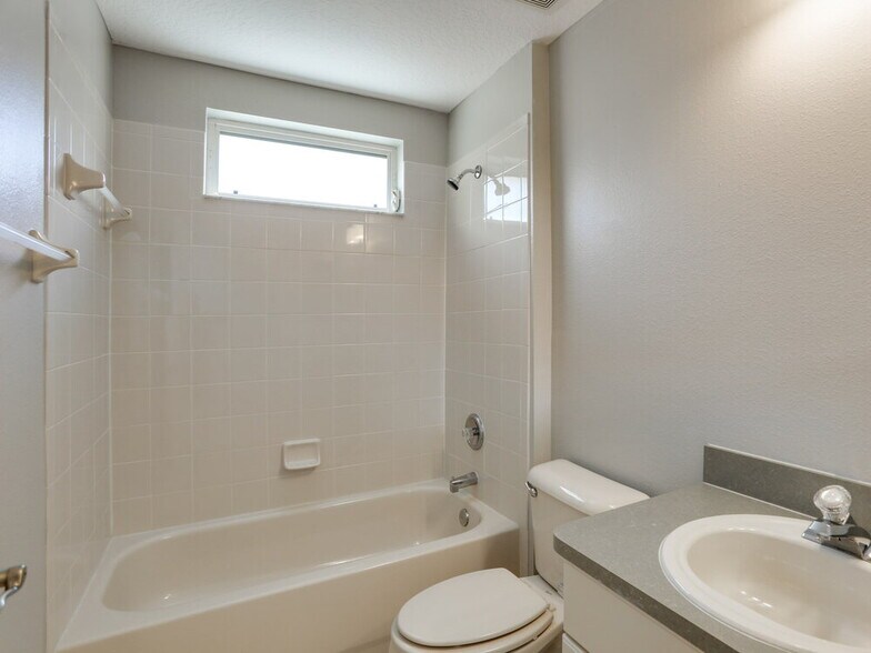 Building Photo - 8525 Hawbuck St