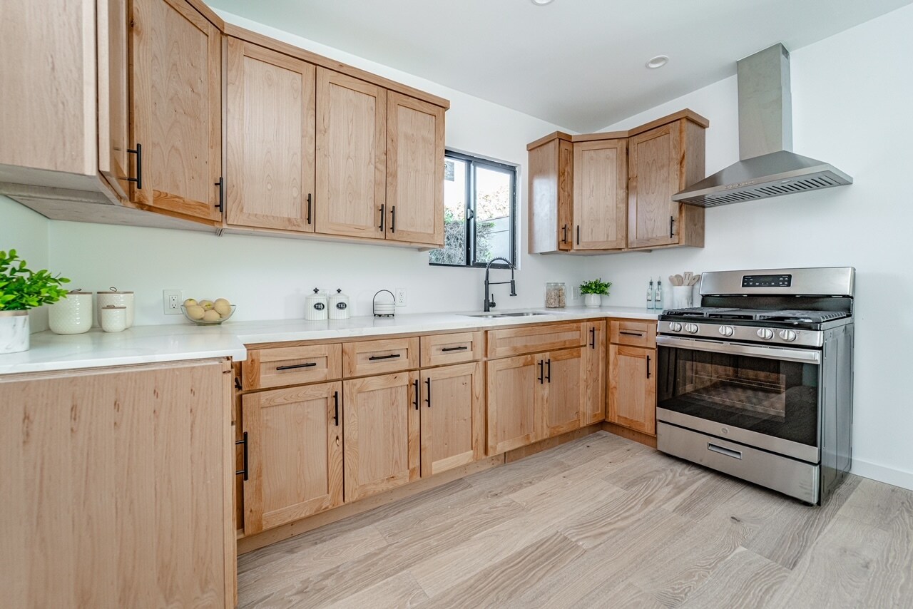 Building Photo - 3015 Hillcrest Dr