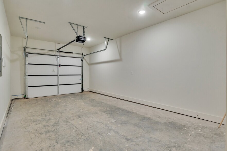 Building Photo - 7413 Westridge Dr