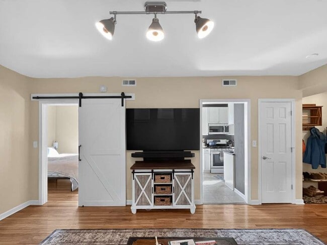 Building Photo - 7316 N Honore St