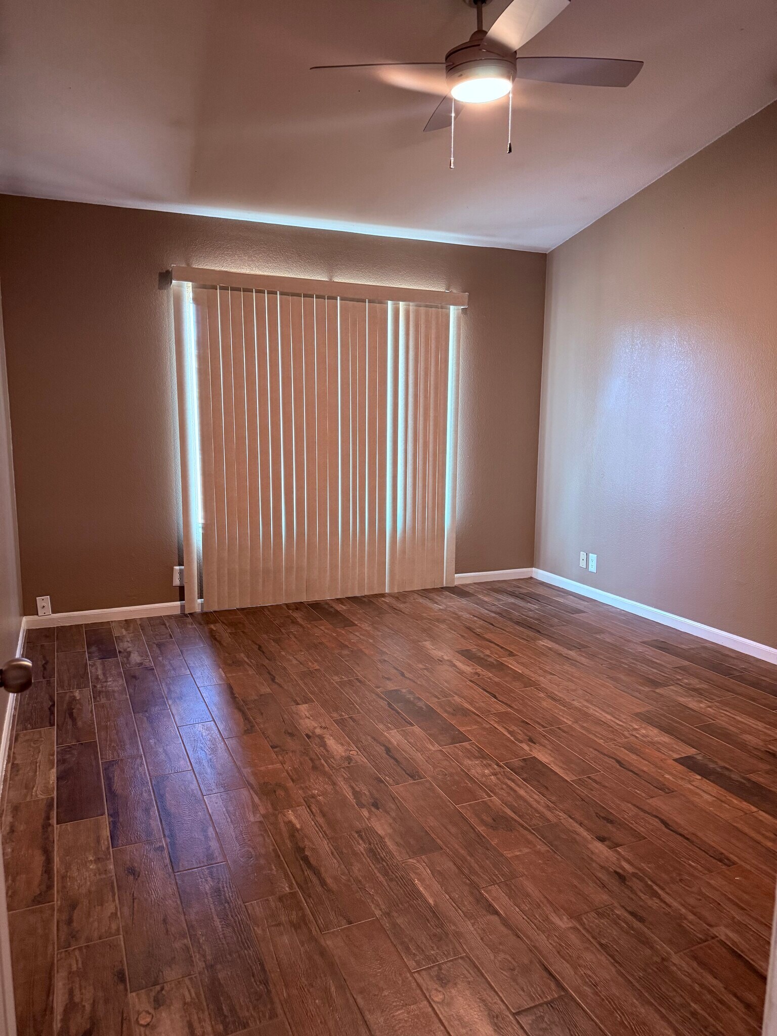 Building Photo - 10243 W Reade Ave