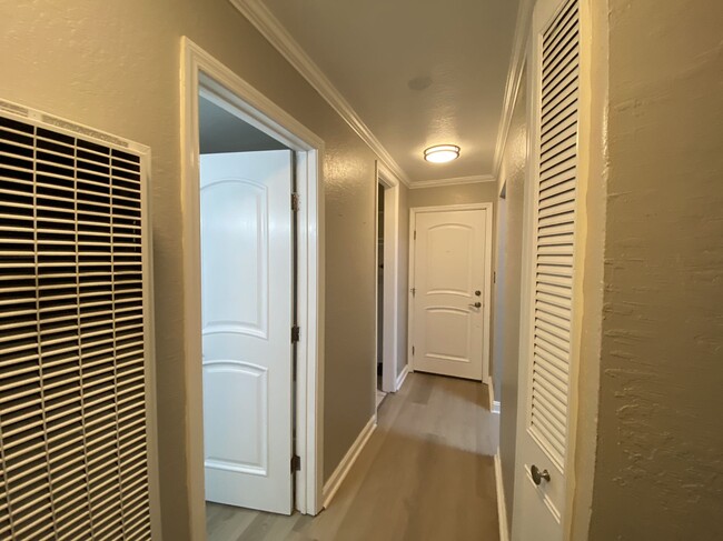 Hallway & unit door - 1699 Laguna St