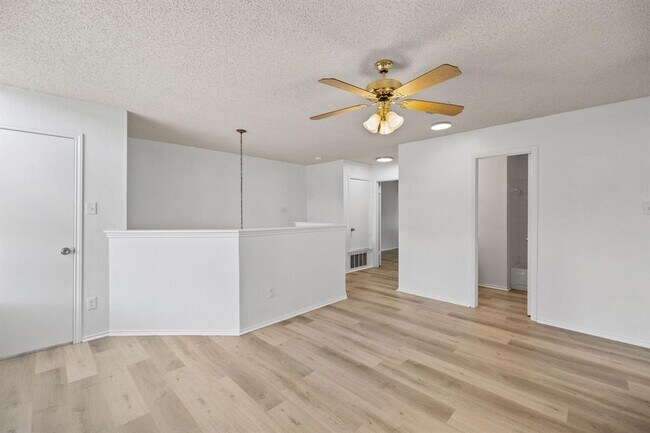 Building Photo - 8703 Cretys Cove