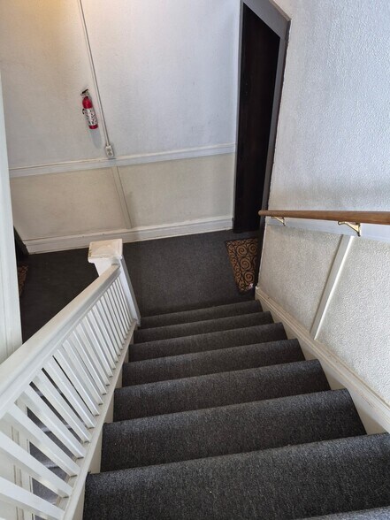 Building Photo - 6657 S Minerva Ave