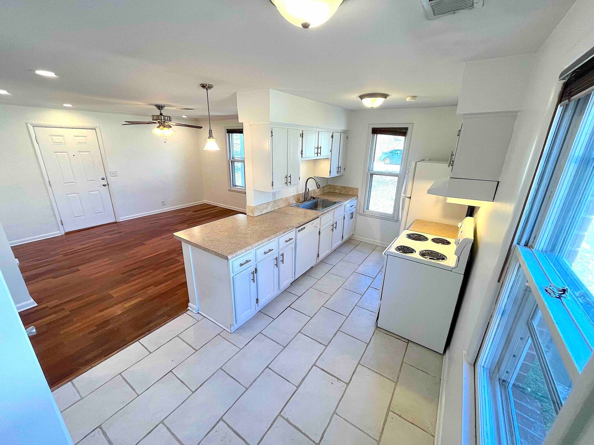 Building Photo - 4878 Shasta Dr