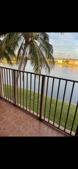 Building Photo - 4240 San Marino Blvd