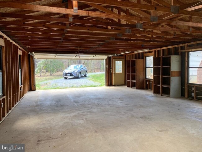 Building Photo - 63 Lincoln Dr