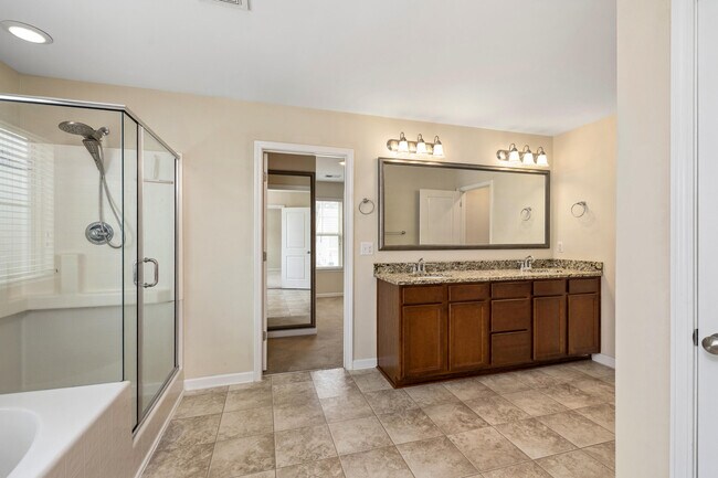 Building Photo - 865 Cormier Dr