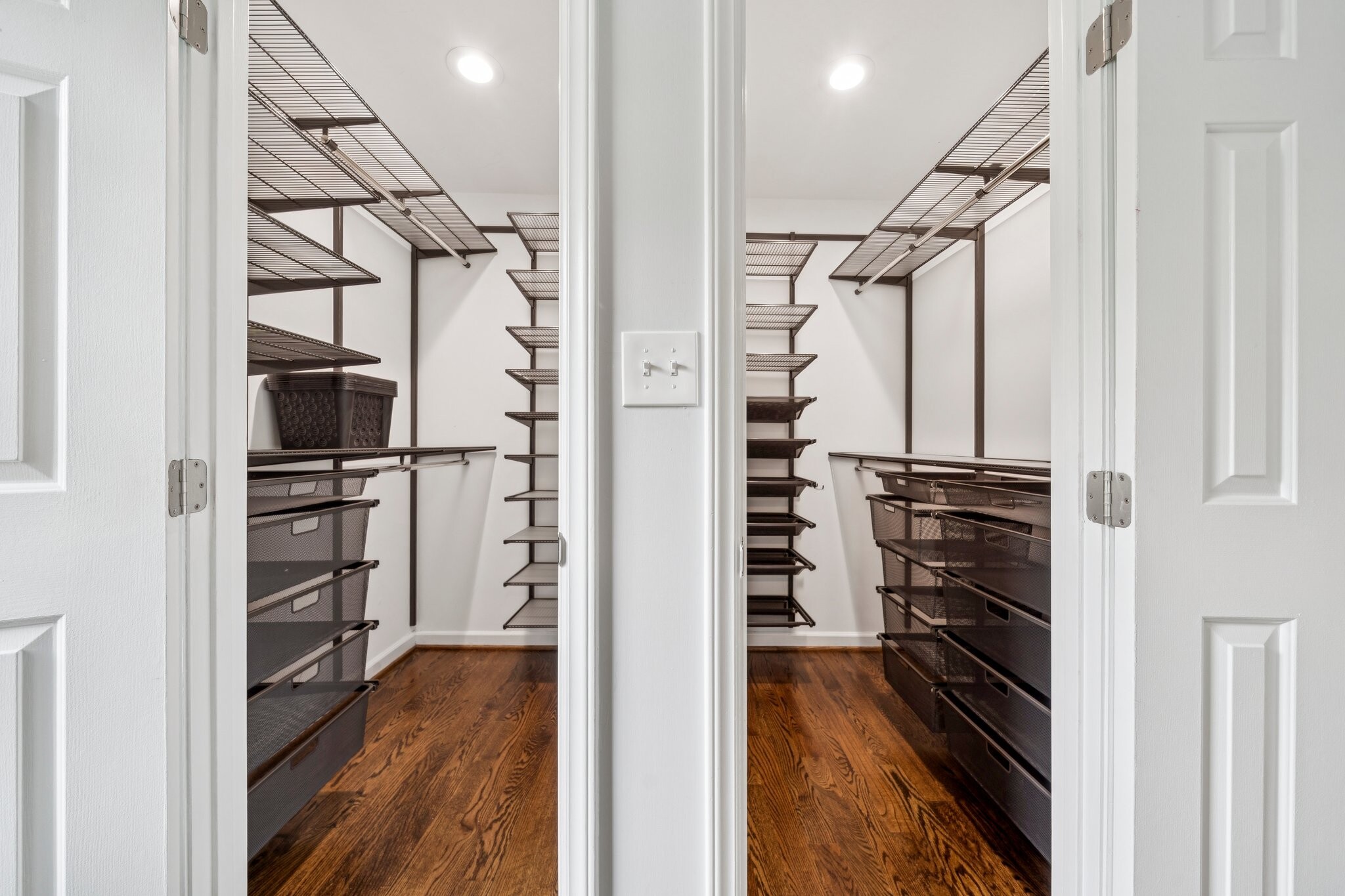 Dual Primary Closets - 8323 Cliffside Dr