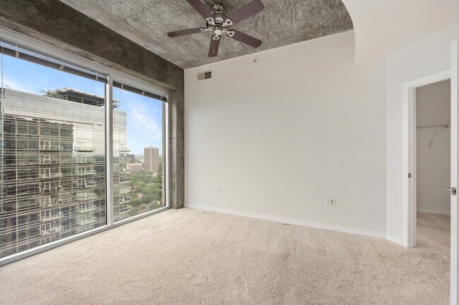 Building Photo - 400 W Peachtree St NW