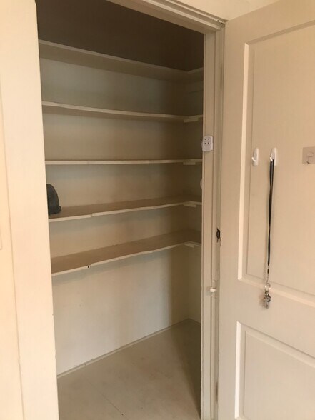 Large closet - 4 Fontainebleau Dr