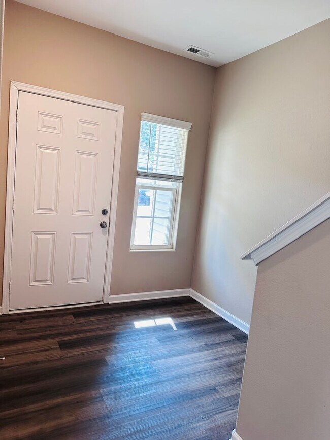 Building Photo - 912 Joselynn Drive