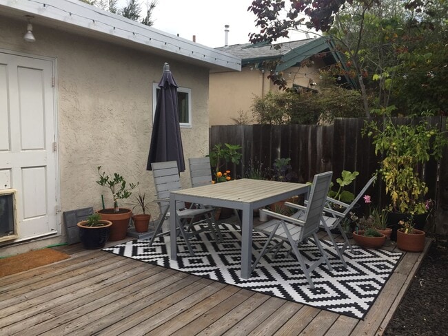 Building Photo - Cute Berkeley bungalow blocks from N. Berk...