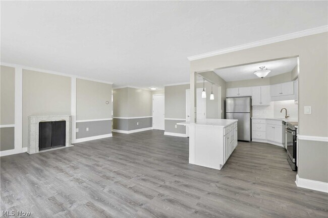 Building Photo - 12550 Lake Ave