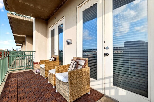 Building Photo - 5055 Addison Cir