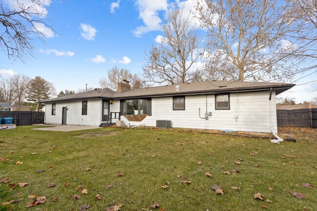 Building Photo - 2158 Pleasure View Rd