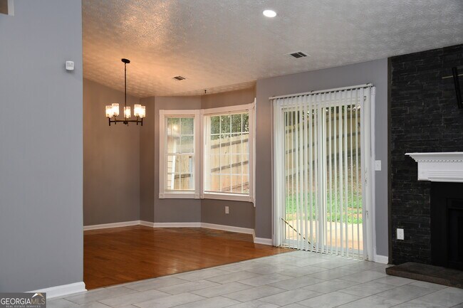 Building Photo - 5932 Homestead Cir