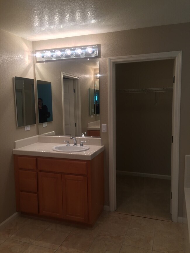 Building Photo - 4057 Crandall Cir