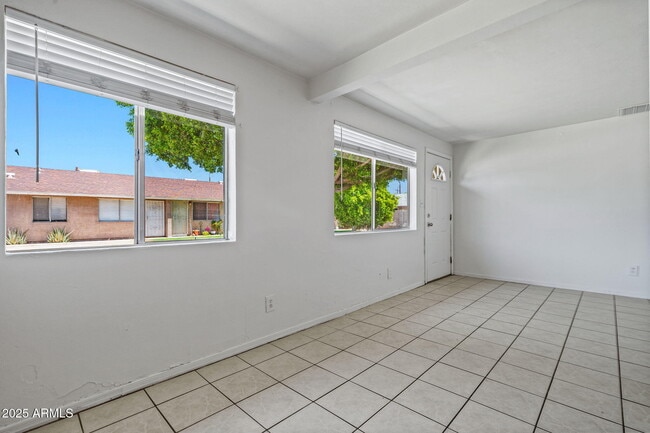 Building Photo - 555 S Bellview