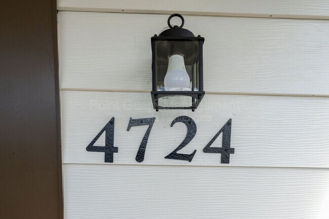 Building Photo - 4722 E Elm St