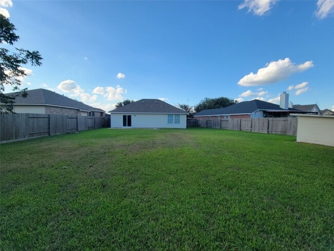 Building Photo - 15010 Sparks Ct