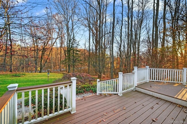 Building Photo - 350 Spring St