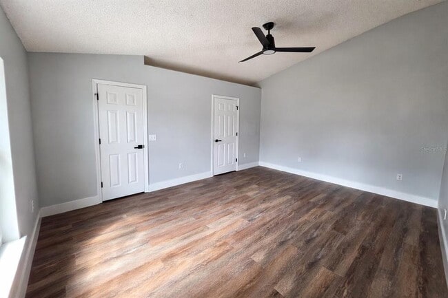 Building Photo - 1451 Swan Ct