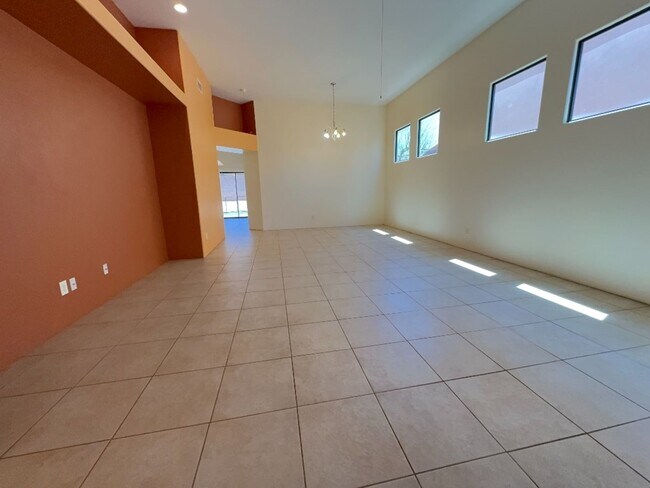Building Photo - Available Now-3 bdrm/2 bath large open con...