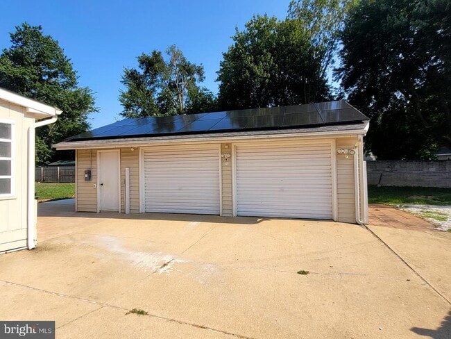Building Photo - 6 Tudor Ct