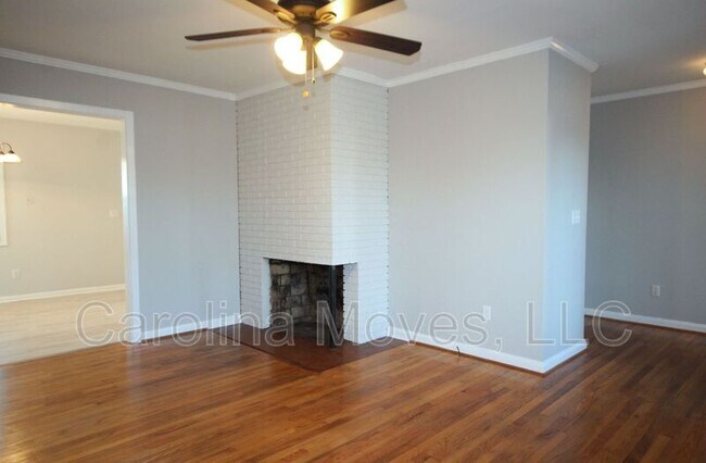 Building Photo - 16 Ashwood Ave