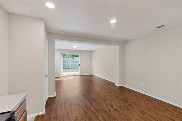 Building Photo - 9120 Sun Haven Way