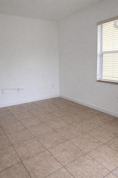 Building Photo - 3065 SE 1st Dr