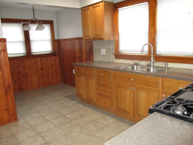 Building Photo - 1802 Church St