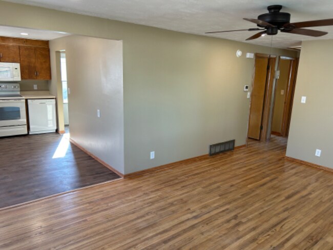 Building Photo - 1304 N Kiwanis Ave