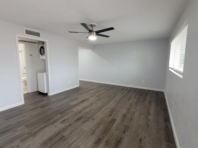 Building Photo - 1325 N 48th St