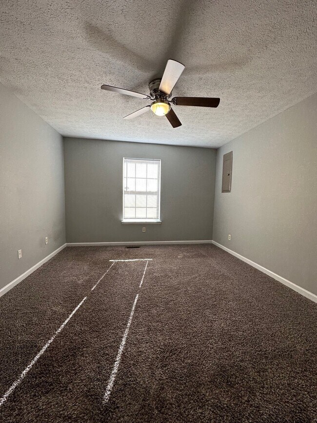 Building Photo - 1058 Bush Ave