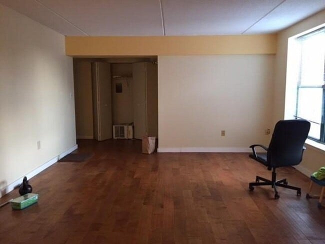 Building Photo - 82 Peterborough St