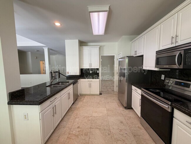 Building Photo - 5975 Waterford Pl