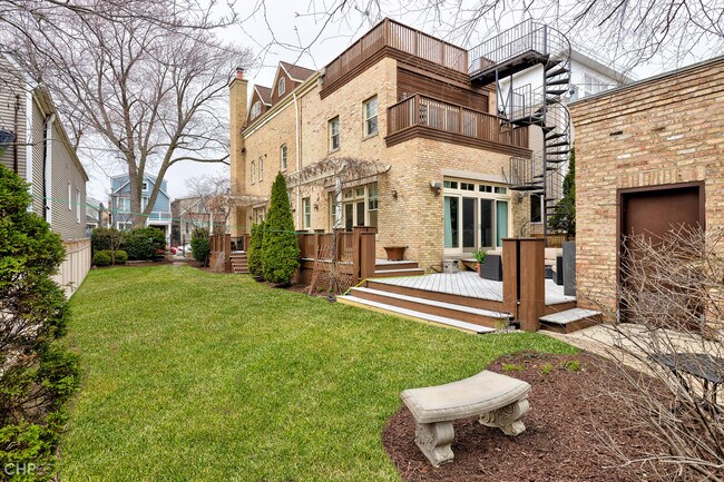 Building Photo - 2663 N Marshfield Ave