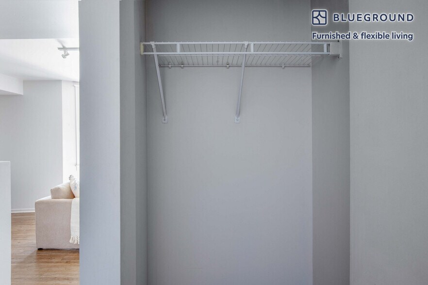 Building Photo - 30 E Roosevelt Rd