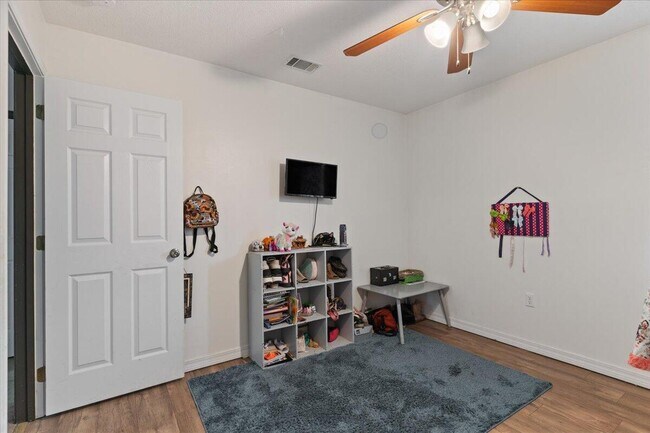 Building Photo - 291 Dahlquist Dr